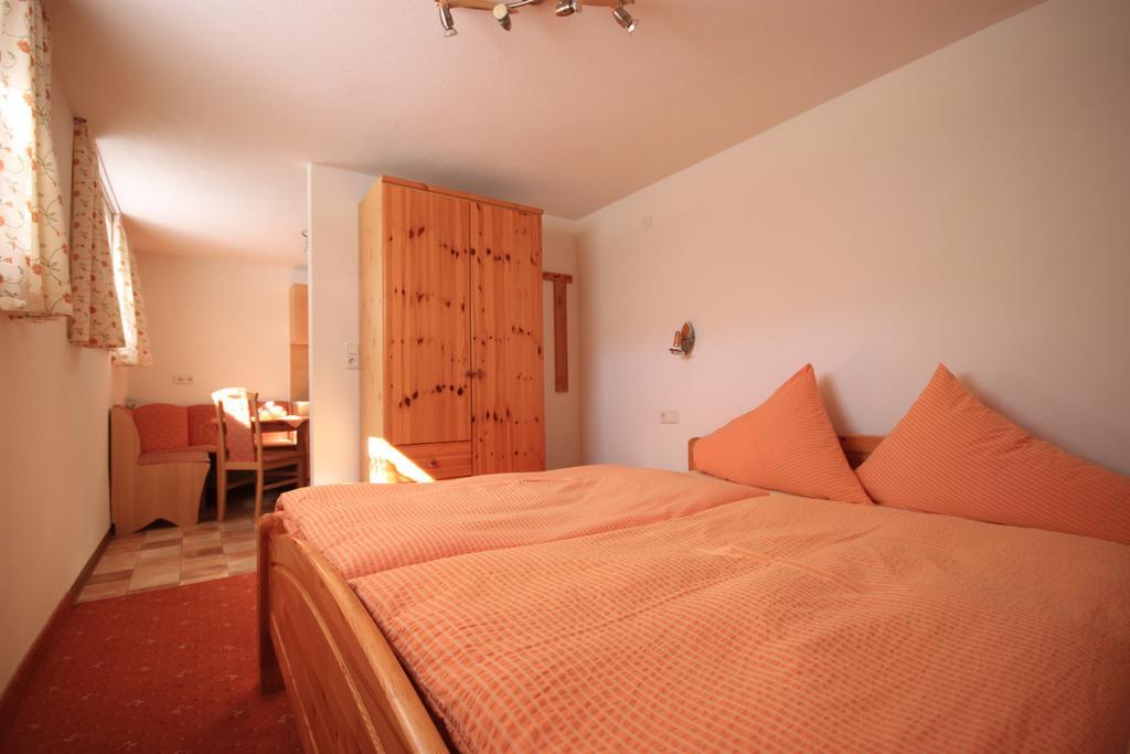 Ferienwohnung S'Huamatl St. Leonhard im Pitztal Zimmer foto