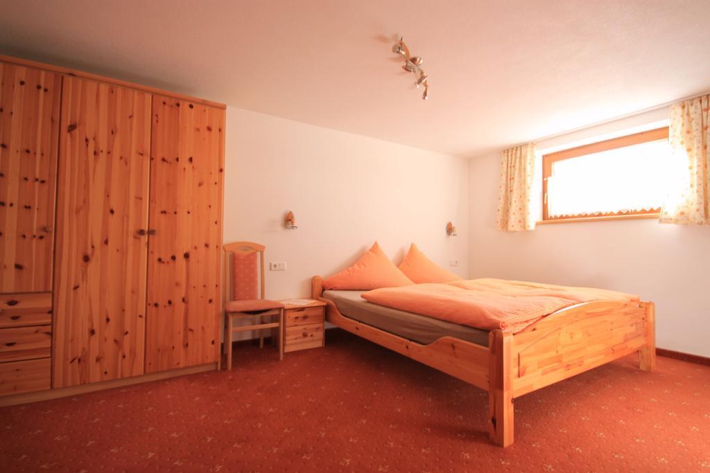 Ferienwohnung S'Huamatl St. Leonhard im Pitztal Zimmer foto